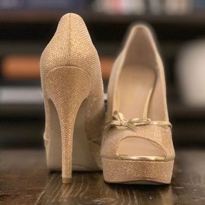 Enzo Angiolini Savoye Gold Platform Pump